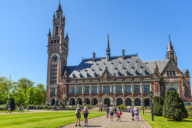 Zoek je een leuke invulling van je eerste Wandeldate? Doe mee aan The Hague City Walk, en wandel door Haagse Hofjes en Paleizen. 