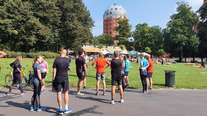 Runningdate in Breda, drinkpauze in het Valkenbergpark
