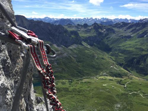 Wandelen, kayakken en daarna klettersteigen in de Alpen