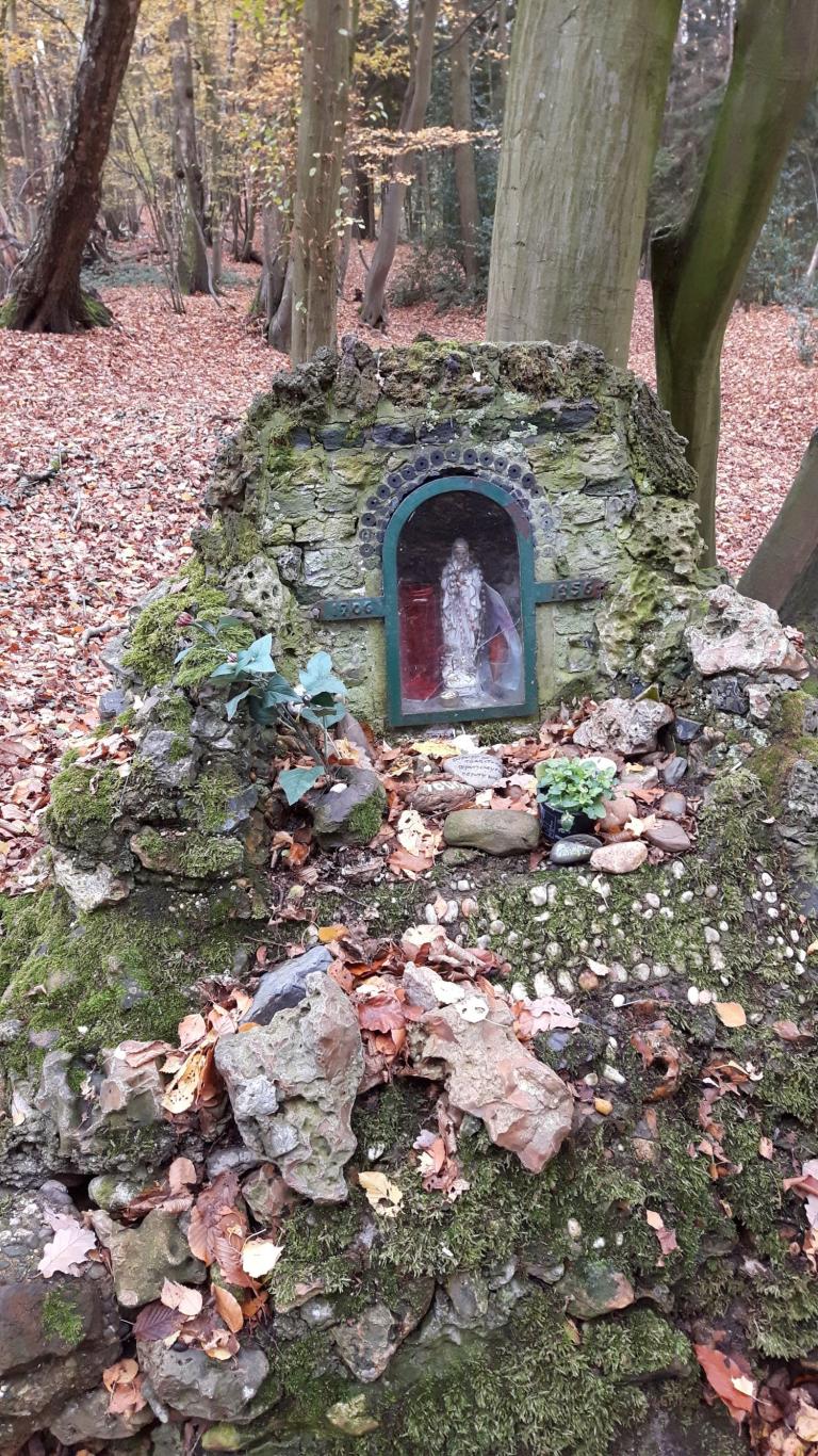 Kapelletje en gedenksteen in Epen, Limburg