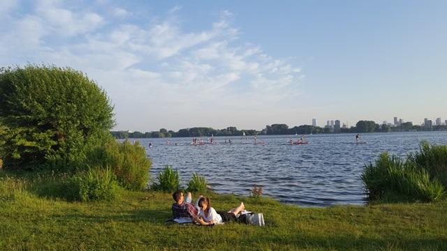 Rondje Kralingse Plas in Rotterdam, relaxen en suppen in de zomer.
