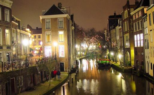 Oude Gracht, Utrecht by Night, ook gezellig als eerste date!
