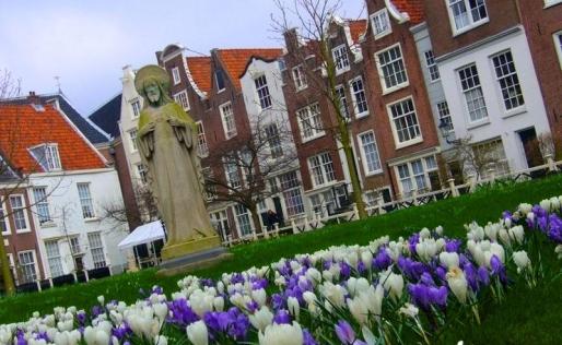 Eerste date idee: de Hofjes route in Amsterdam!